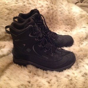 Mens size 15 Columbia waterproof boots NWOT